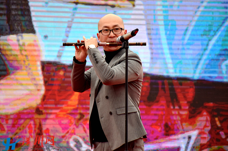 19乐器演奏.JPG 19乐器演奏.JPG