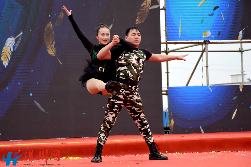 24杂技表演.JPG 24杂技表演.JPG