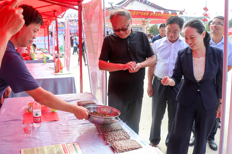 潢川县举办第三届“中国农民丰收节”