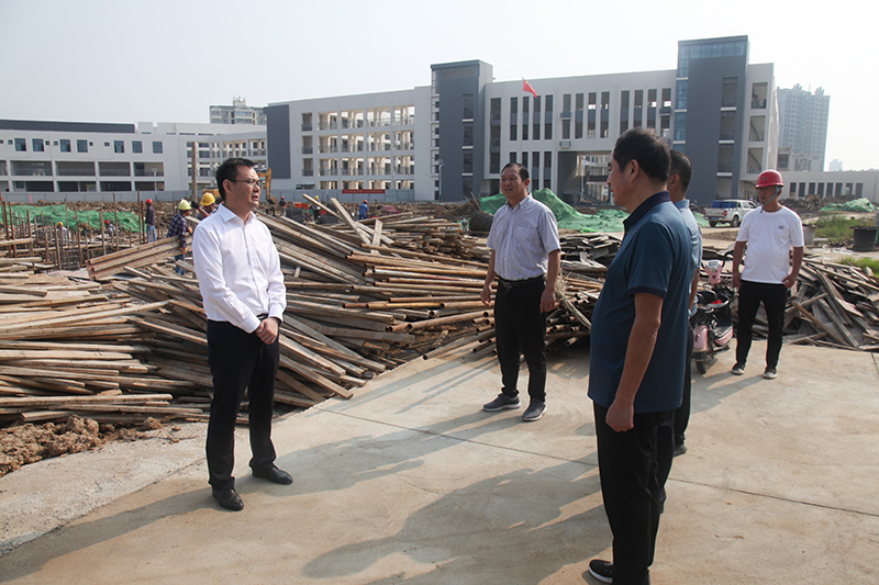 邵永峰督导检查中秋、国庆“双节”假日期间安全防范工作