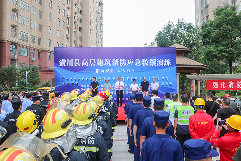 潢川县开展高层建筑消防应急救援演练 潢川县开展高层建筑消防应急救援演练