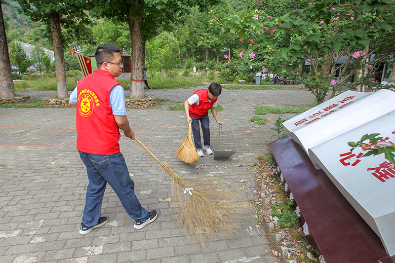 县政府办开展“弘扬传统文化和红色文化宣传教育”文明志愿活动 县政府办开展“弘扬传统文化和红色文化宣传教育”文明志愿活动