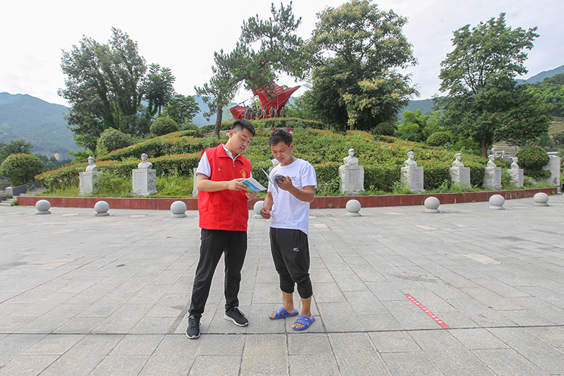 县政府办开展“弘扬传统文化和红色文化宣传教育”文明志愿活动 县政府办开展“弘扬传统文化和红色文化宣传教育”文明志愿活动