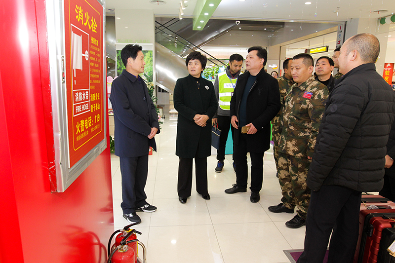 刘璇带队暗访公共聚集场所安全生产工作