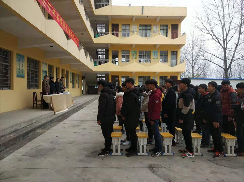 3庄严肃立奏国歌.jpg 3庄严肃立奏国歌.jpg