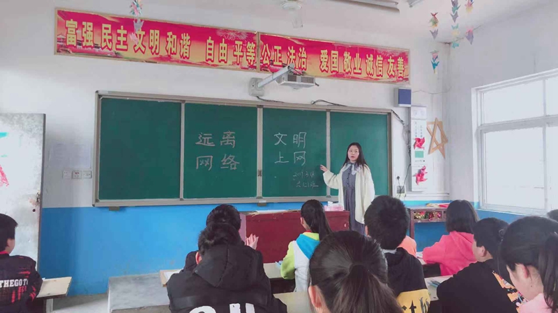 教师讲解.jpg 教师讲解.jpg