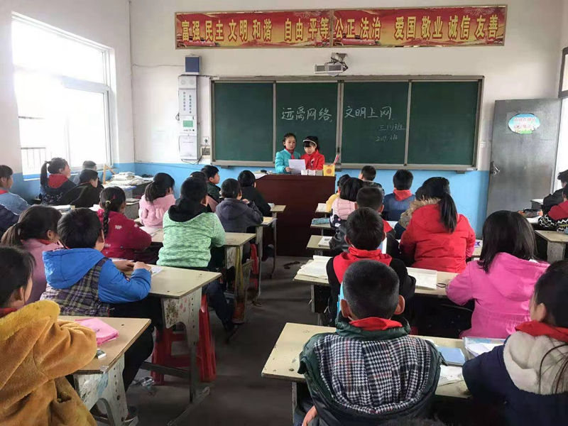 学生交流.jpg 学生交流.jpg