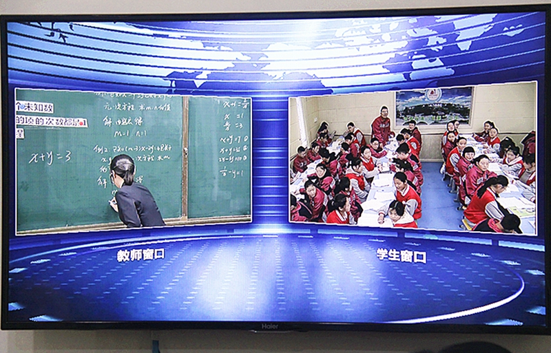 潢川二中和行知中学手拉手教研活动-录播教室听评课.jpg 潢川二中和行知中学手拉手教研活动-录播教室听评课.jpg