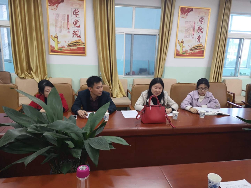 评课交流现场 (2).jpg 评课交流现场 (2).jpg