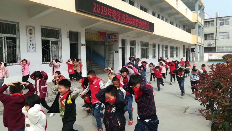 应急疏散演练.jpg 应急疏散演练.jpg