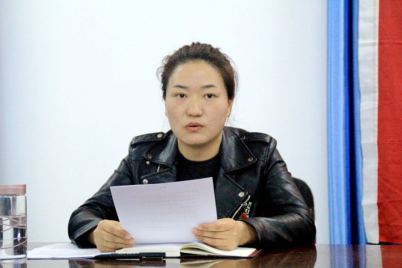 党总支副书记余晓娟宣读总支文件.JPG