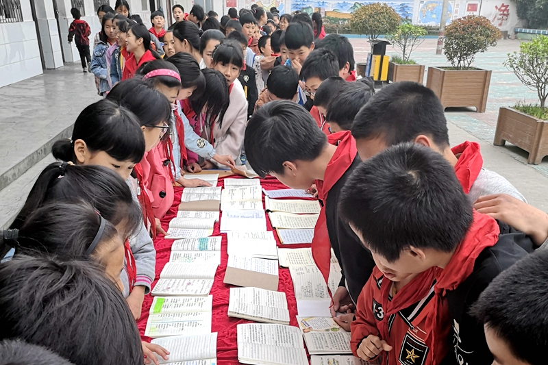认真阅读.jpg