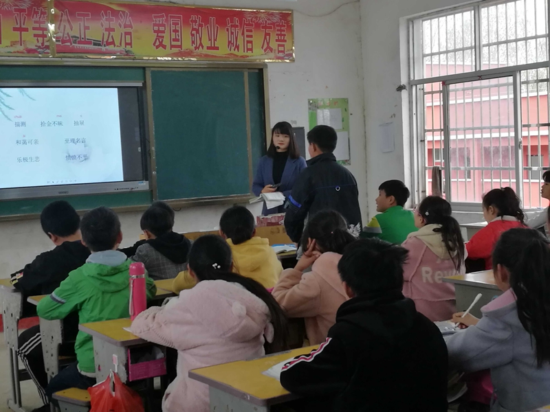 黄湖小学开展2018-2019学年度下期校内教研活动2.jpg 黄湖小学开展2018-2019学年度下期校内教研活动2.jpg