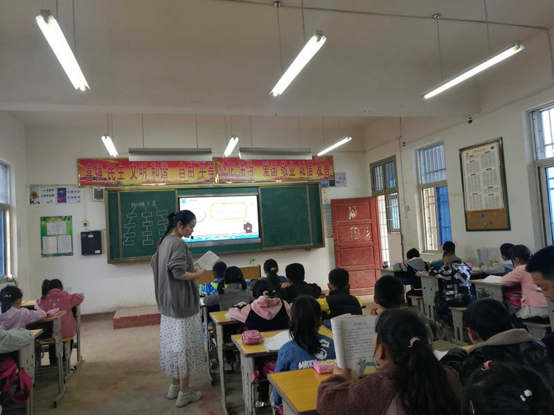 黄湖小学开展2018-2019学年度下期校内教研活动7.jpg 黄湖小学开展2018-2019学年度下期校内教研活动7.jpg