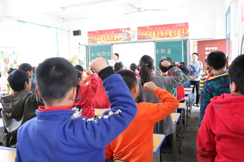 潢川一小召开“珍爱生命 预防溺水”安全教育主题班会1.JPG