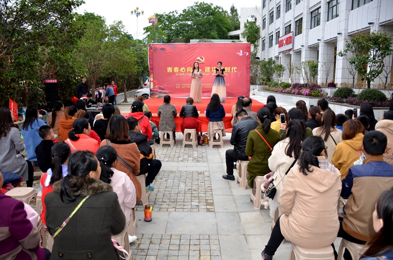 4月27日上午,共青团潢川县委、县妇女联合会、县少工委主办,金声飞扬语言艺术中心、河南建齐集团承办的“青春心向党 建功新时代”青少年朗诵大赛举行.jpg 4月27日上午,共青团潢川县委、县妇女联合会、县少工委主办,金声飞扬语言艺术中心、河南建齐集团承办的“青春心向党 建功新时代”青少年朗诵大赛举行.jpg