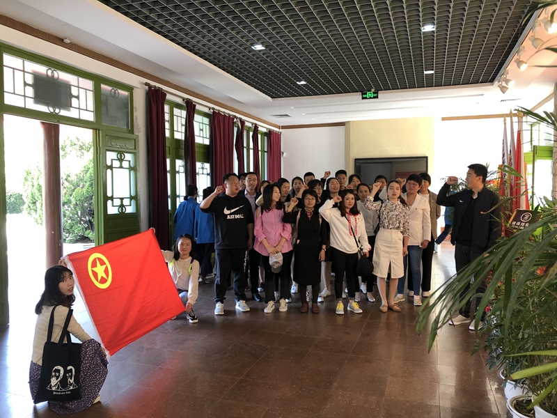 4月18日,潢川县双柳树镇团委组织青年团员前往新县鄂豫皖烈士陵园开展“缅怀革命先烈弘扬民族精神”主题团日活动.jpg 4月18日,潢川县双柳树镇团委组织青年团员前往新县鄂豫皖烈士陵园开展“缅怀革命先烈弘扬民族精神”主题团日活动.jpg