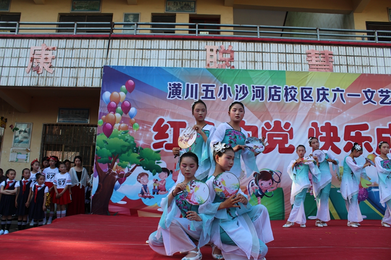 六年级古风舞《青花瓷》.JPG