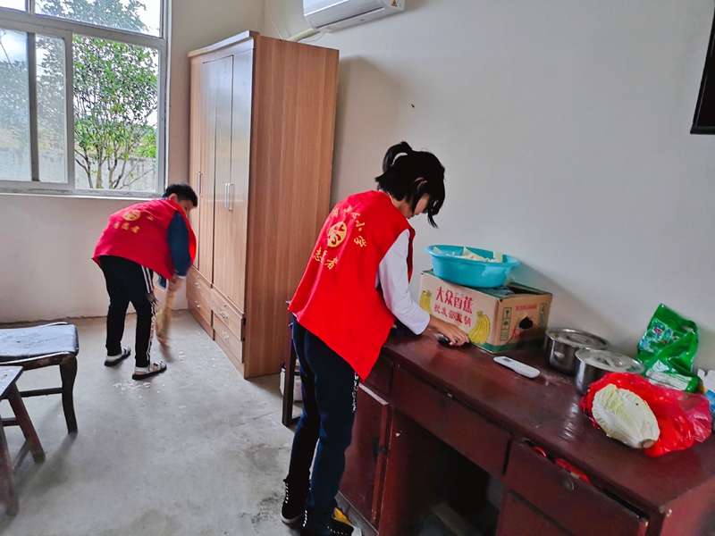小小志愿者.jpg 小小志愿者.jpg