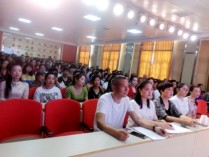 3第50期家长学校3.jpg 3第50期家长学校3.jpg