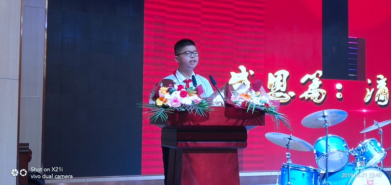 六年级优秀毕业生代表发言.jpg 六年级优秀毕业生代表发言.jpg