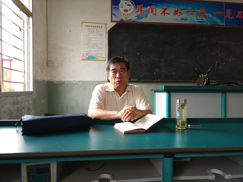 教体局党组副书记、副局长张国杰教师座谈组讲话.jpg 教体局党组副书记、副局长张国杰教师座谈组讲话.jpg