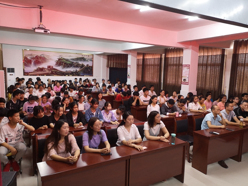 毕业典礼会场 (2).jpg 毕业典礼会场 (2).jpg