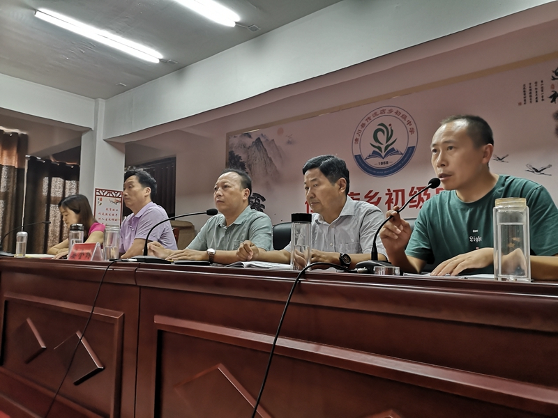 教导处王明江主任发言.jpg 教导处王明江主任发言.jpg