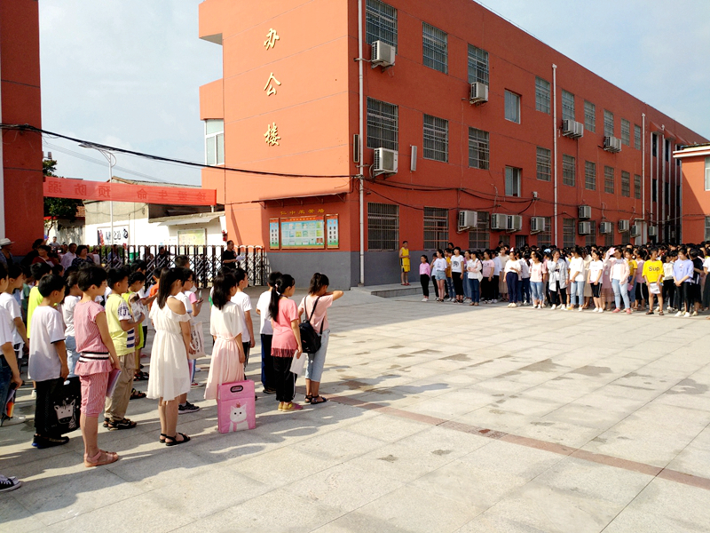 仁和中学召开安全教育会2.jpg 仁和中学召开安全教育会2.jpg