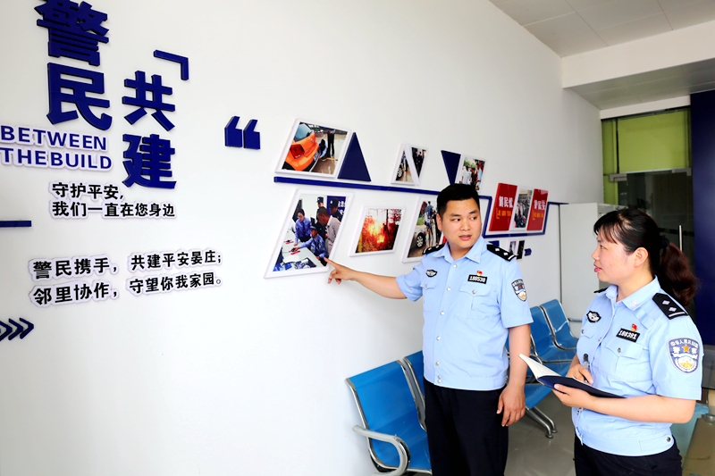 图片说明   潢川公安：一村一警，我们在您身边！ 6V0A9038.JPG