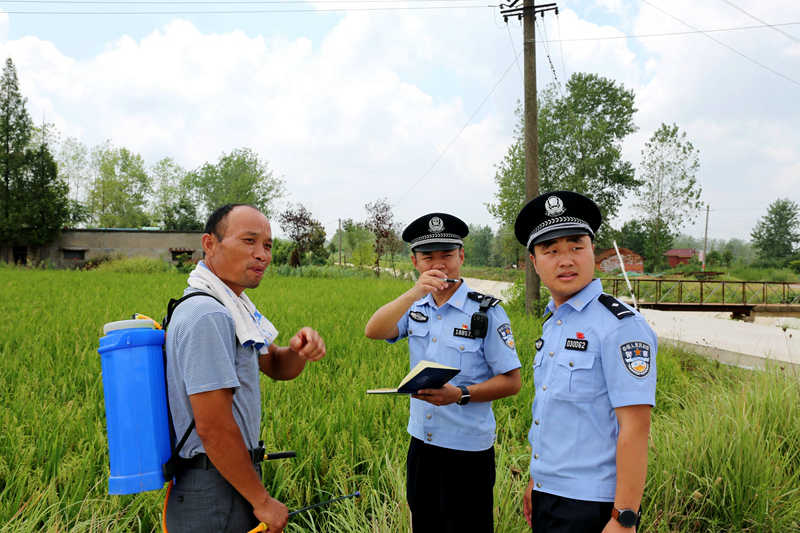 图片说明 ｜ 潢川公安：田间地头访民情！  6V0A6817.JPG