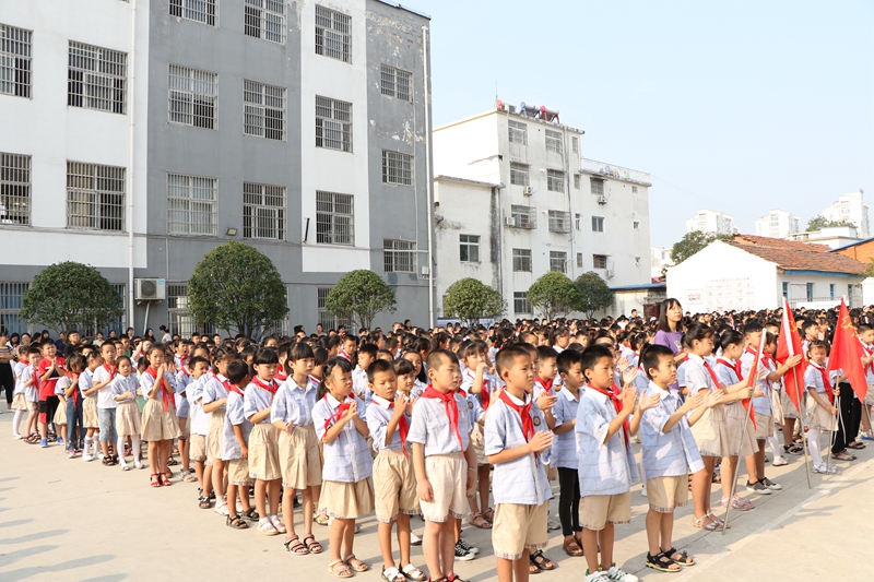 潢川一小举行2019－2020学年度上期开学典礼暨安全教育大会3.JPG
