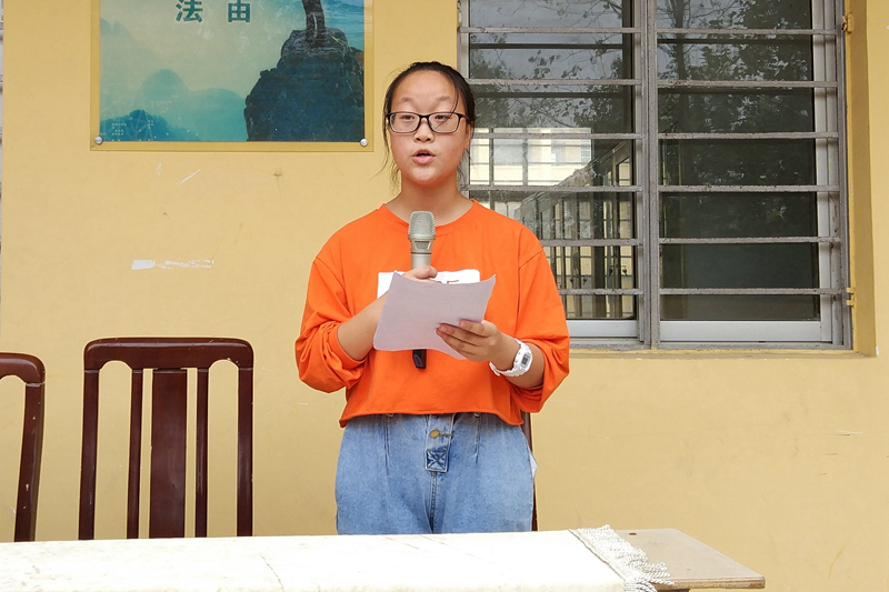 优秀学生代表发言.jpg 优秀学生代表发言.jpg