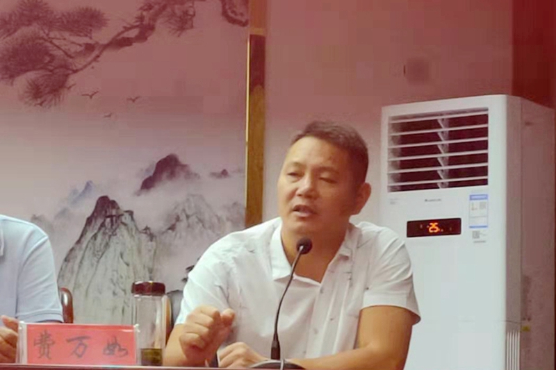 工会主席卢力讲话.jpg 工会主席卢力讲话.jpg