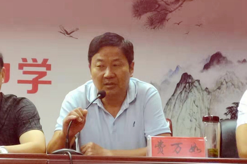 党支部副书记费万如讲话.jpg 党支部副书记费万如讲话.jpg