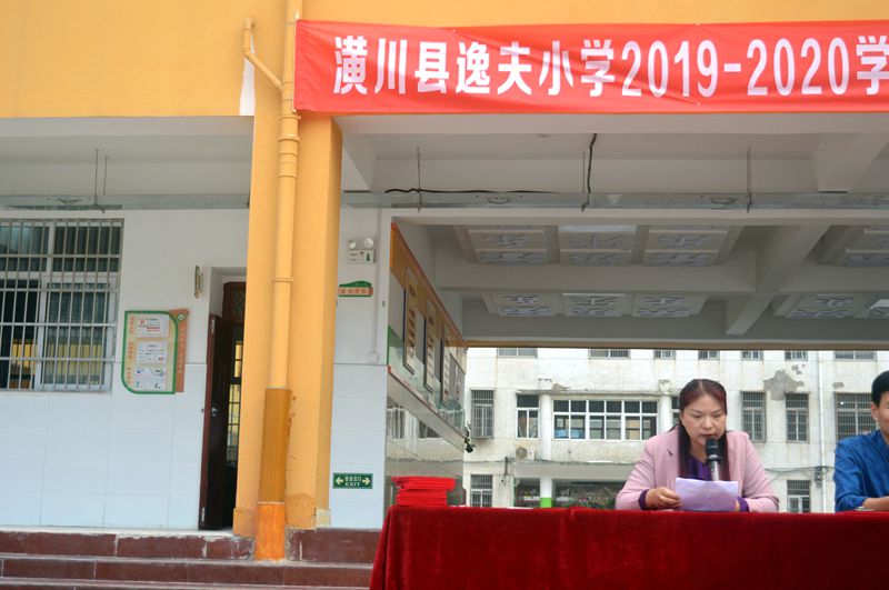 13学生家长代表发言.JPG