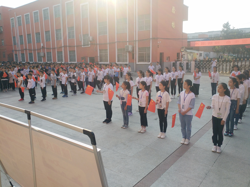 仁和中学开展“向国旗敬礼,共筑中国梦”国旗下的讲话活动2.jpg 仁和中学开展“向国旗敬礼,共筑中国梦”国旗下的讲话活动2.jpg