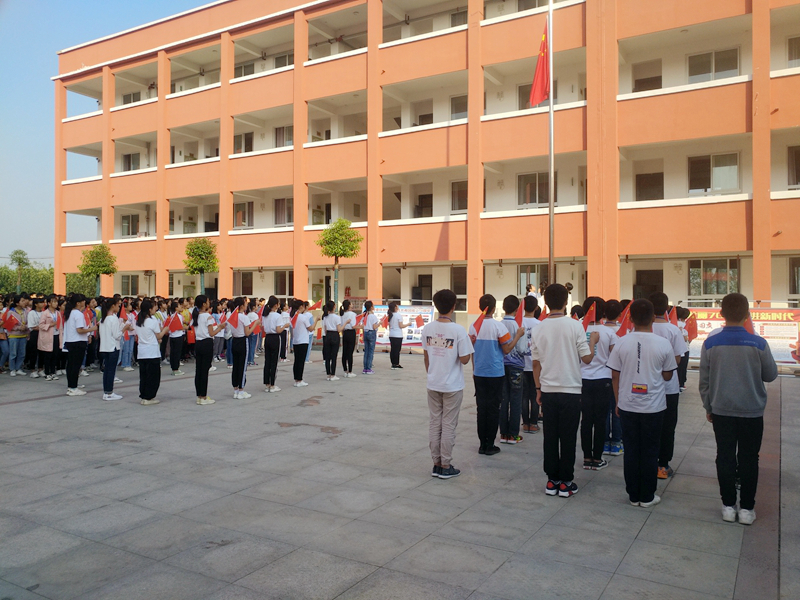 仁和中学开展“向国旗敬礼,共筑中国梦”国旗下的讲话活动3.jpg 仁和中学开展“向国旗敬礼,共筑中国梦”国旗下的讲话活动3.jpg