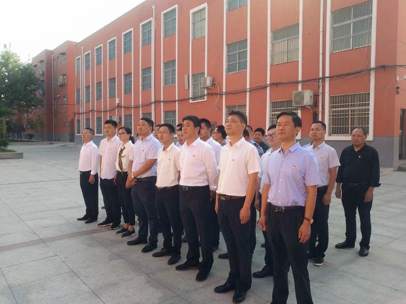 仁和镇组织党员、干部在仁和中学举行“向国旗敬礼,做合格党员”迎国庆升国旗仪式5.jpg 仁和镇组织党员、干部在仁和中学举行“向国旗敬礼,做合格党员”迎国庆升国旗仪式5.jpg