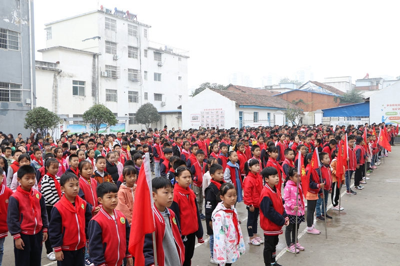 潢川一小举行“红领巾心向党  争做新时代好队员”庆祝少先队建队70周年主题活动4.JPG