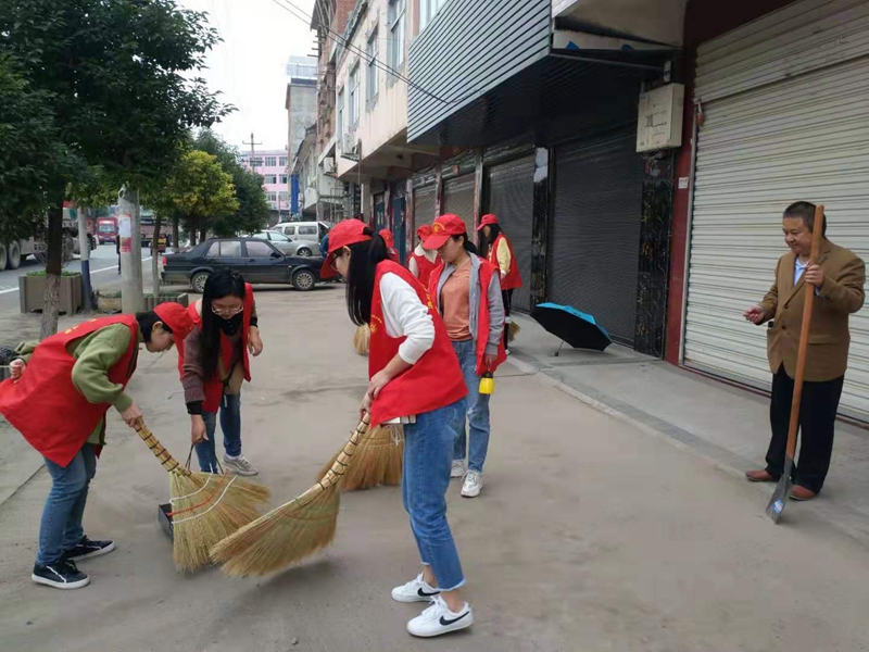 仁和中学再次开展志愿者义务劳动2.jpg 仁和中学再次开展志愿者义务劳动2.jpg