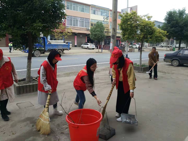 仁和中学再次开展志愿者义务劳动4.jpg 仁和中学再次开展志愿者义务劳动4.jpg
