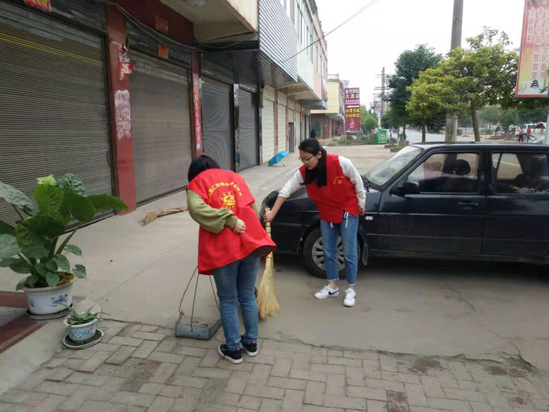仁和中学再次开展志愿者义务劳动6.jpg 仁和中学再次开展志愿者义务劳动6.jpg