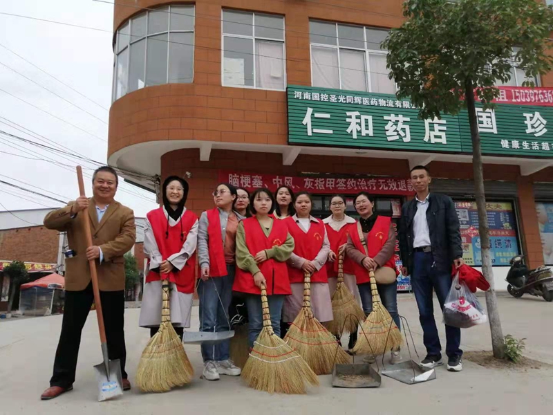 仁和中学再次开展志愿者义务劳动1.jpg 仁和中学再次开展志愿者义务劳动1.jpg