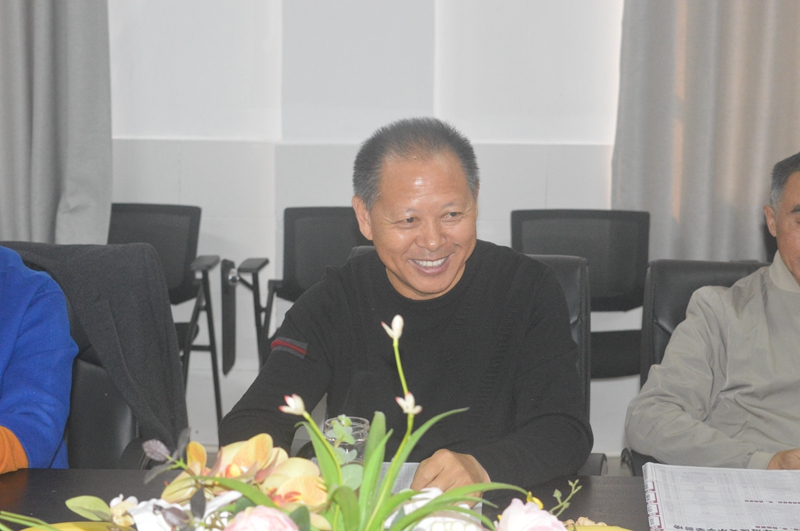 37退休教师座谈会，老校长刘耀明发言.JPG