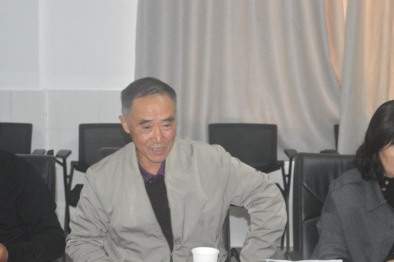 38退休教师座谈会，原支部副书记袁中兴发言.JPG