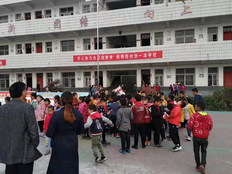 活动图片1 (2).jpg 活动图片1 (2).jpg