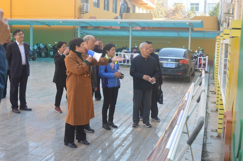 3市关工委领导到逸夫小学调研.JPG