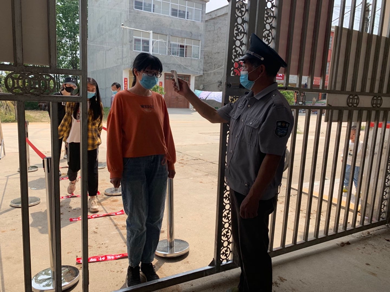 潢川县黄湖小学召开新冠肺炎疫情知识培训暨开展春季开学防控模拟演练活动6.jpg 潢川县黄湖小学召开新冠肺炎疫情知识培训暨开展春季开学防控模拟演练活动6.jpg