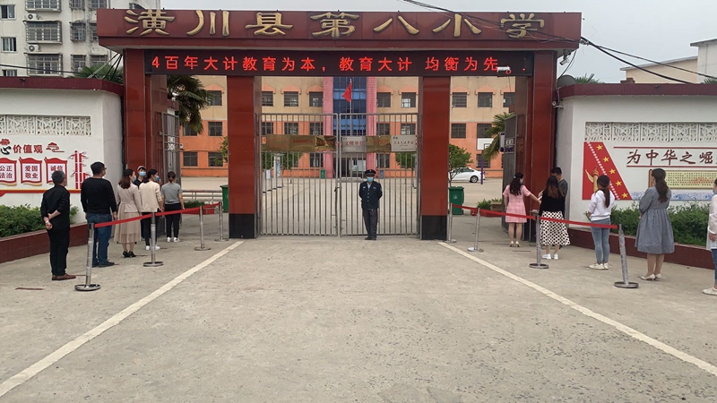 模拟学生开学报到.jpg 模拟学生开学报到.jpg